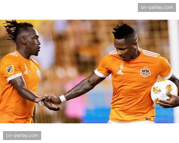 阿斯顿维拉与队内核心续约，其转换中的长传调度备受重视